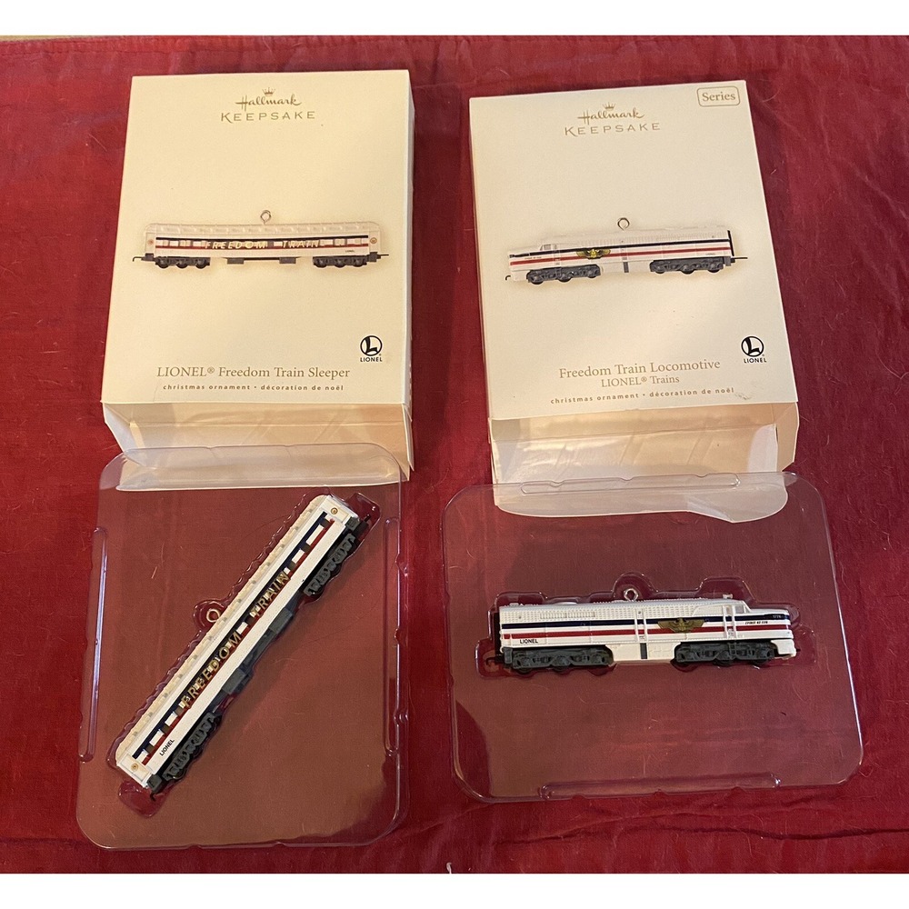 Hallmark Keepsake Lionel Train Sleeper & Locomotive
